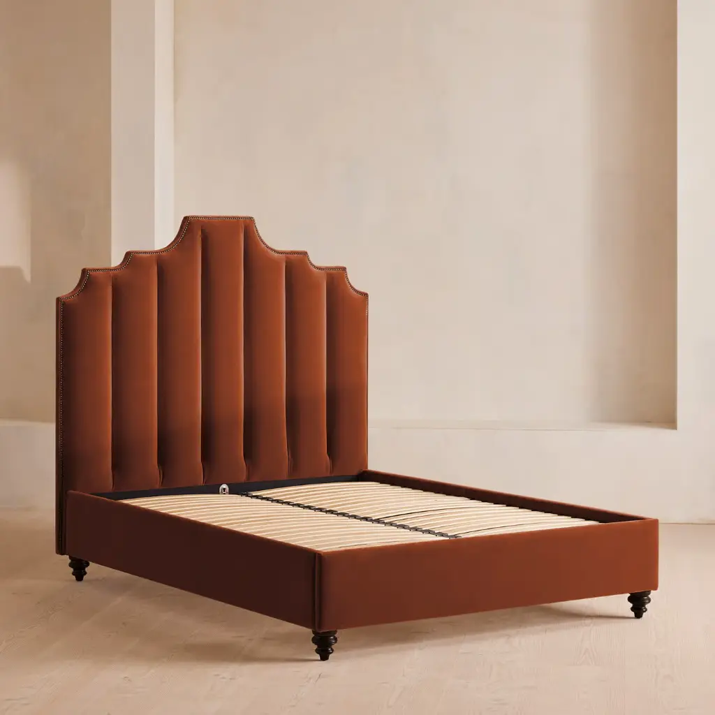 Velvet Bed Uplostry 4.webp