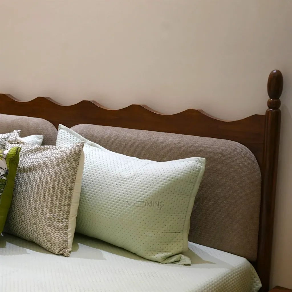 Aravalli Teak Bed Closeup .webp